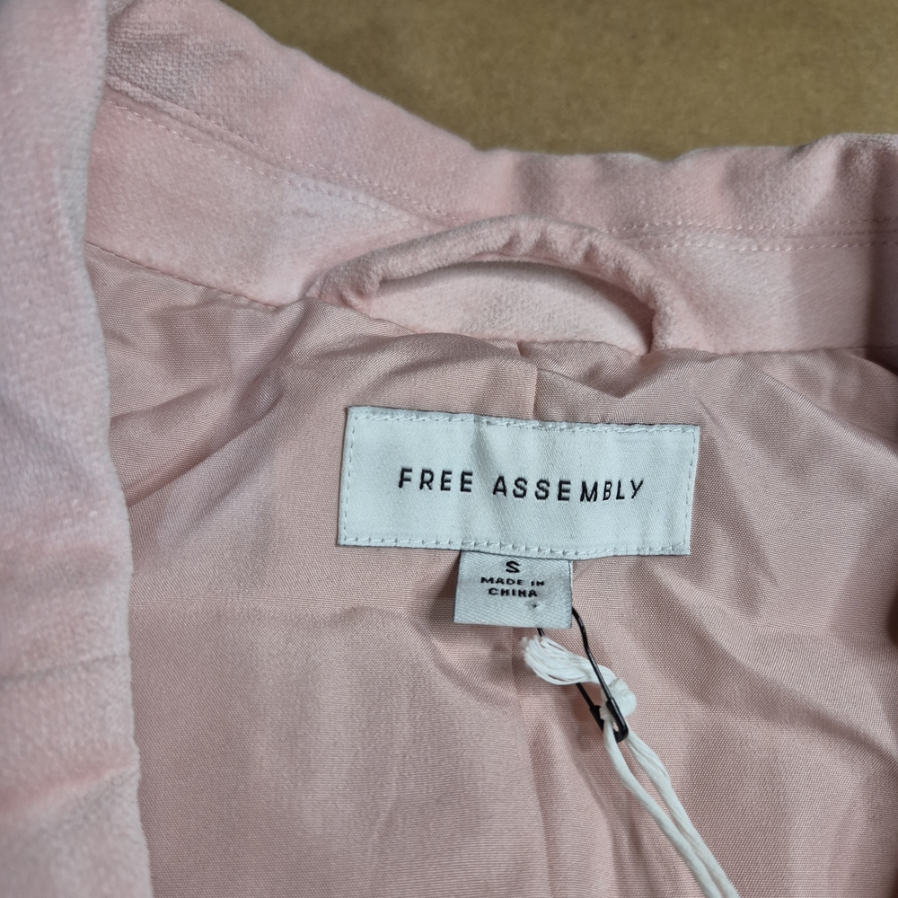 Free Assembly Blush Pink Velvet Blazer with Gold Buttons 2731/847 - Picture 7 of 11
